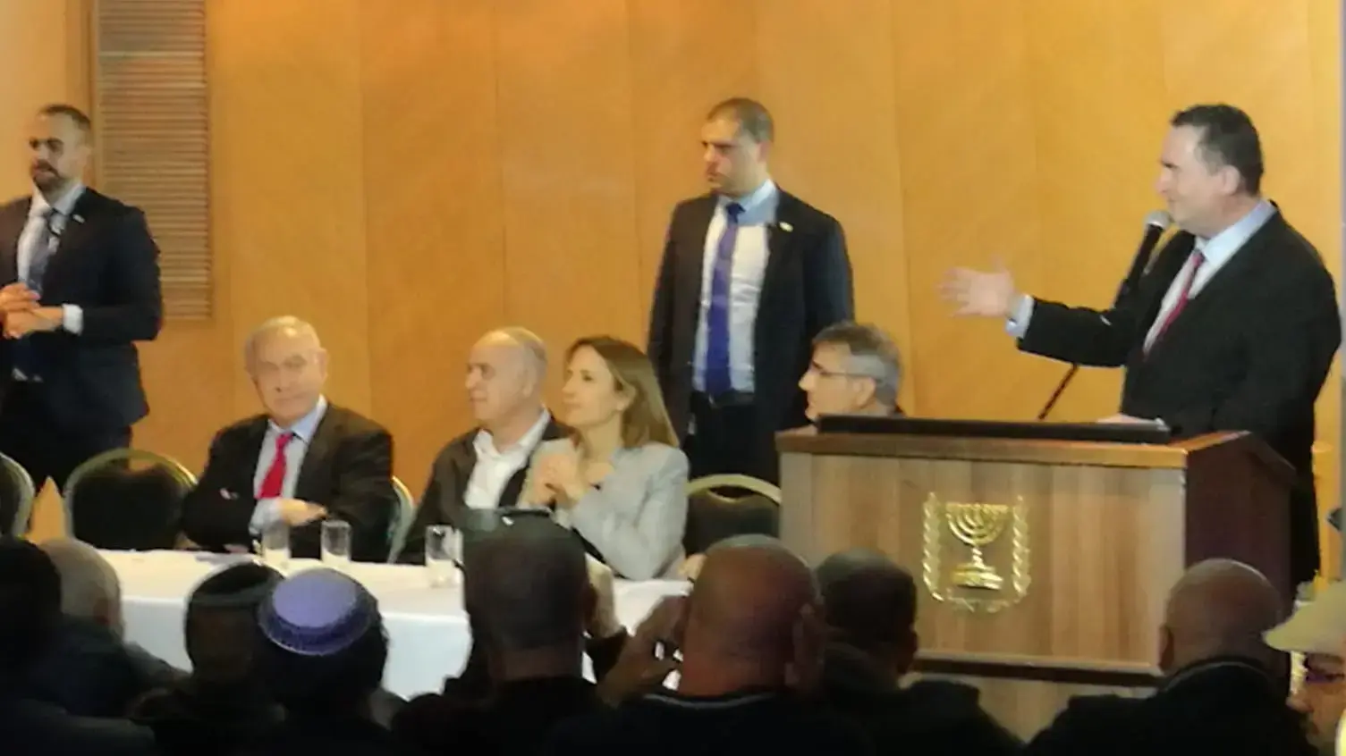 ישראל כץ וראש הממשלה בנימין נתניהו בכנס בחירות בטבריה, 19 בדצמבר 2019 ישראל כץ וראש הממשלה בנימין נתניהו בכנס בחירות בטבריה, 19 בדצמבר 2019