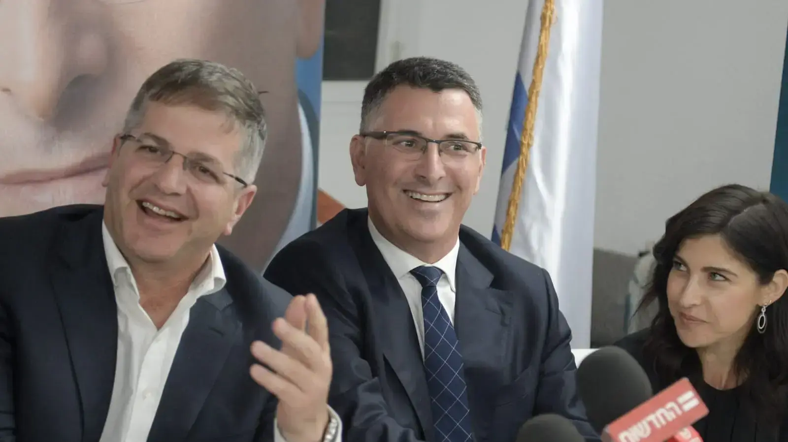 גדעון סער, יואב קיש וגאולה אבן בכנס בחירות בפתח תקווה, 19 בדצמבר 2019 גדעון סער, יואב קיש וגאולה אבן בכנס בחירות בפתח תקווה, 19 בדצמבר 2019