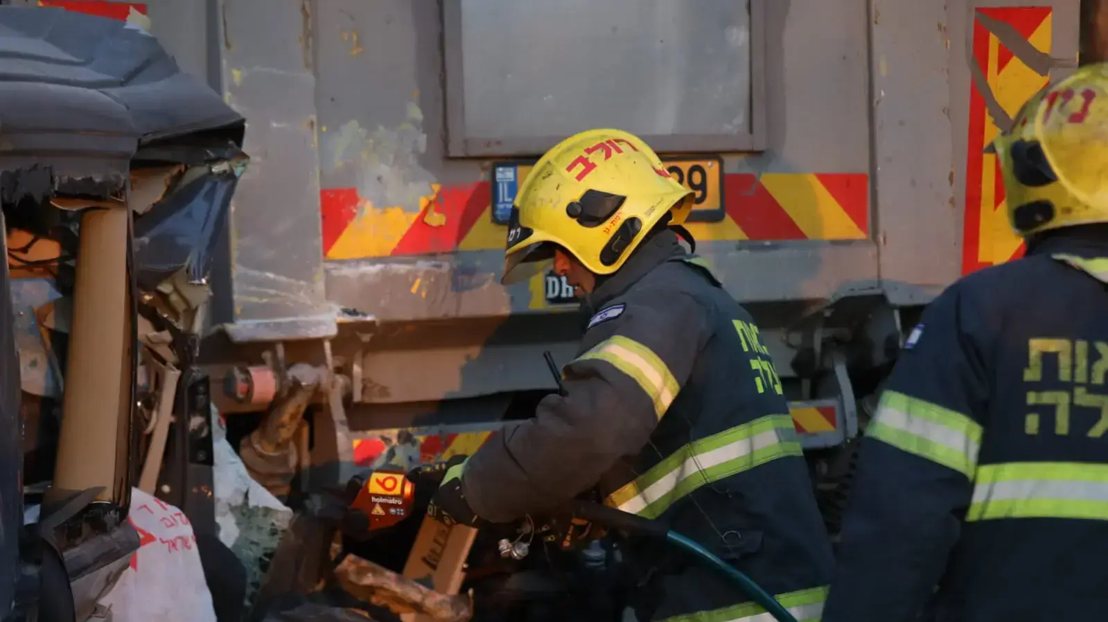 זירת התאונה במחלף אלוף שדה לכיוון רמת גן בה נהרגו שני בני אדם ונפצעו חמישה נוספים. 22 בדצמבר 2019. זירת התאונה במחלף אלוף שדה לכיוון רמת גן בה נהרגו שני בני אדם ונפצעו חמישה נוספים. 22 בדצמבר 2019.