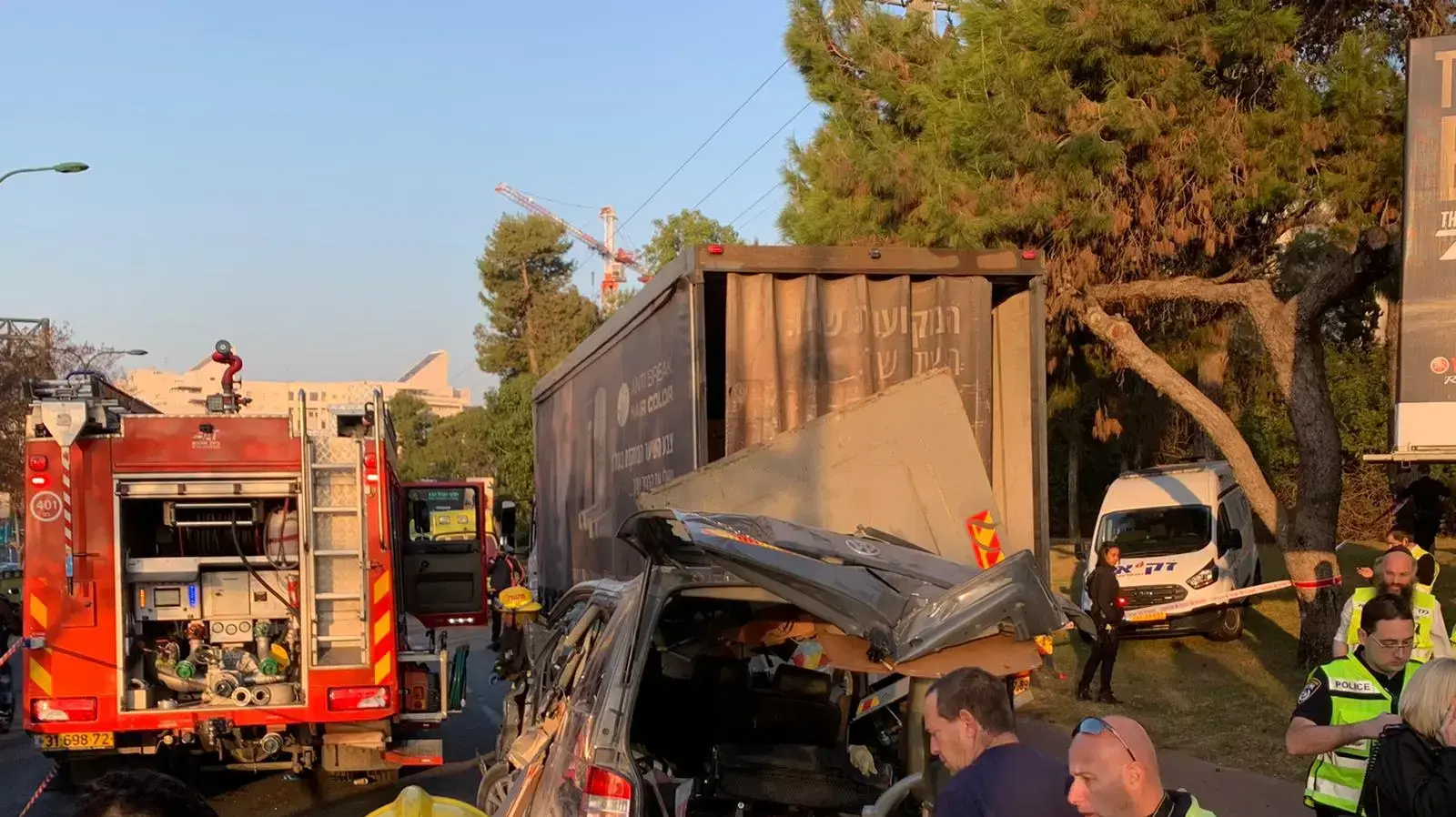 זירת התאונה במחלף אלוף שדה לכיוון רמת גן בה נהרגו שני בני אדם ונפצעו חמישה נוספים. 22 בדצמבר 2019. זירת התאונה במחלף אלוף שדה לכיוון רמת גן בה נהרגו שני בני אדם ונפצעו חמישה נוספים. 22 בדצמבר 2019.