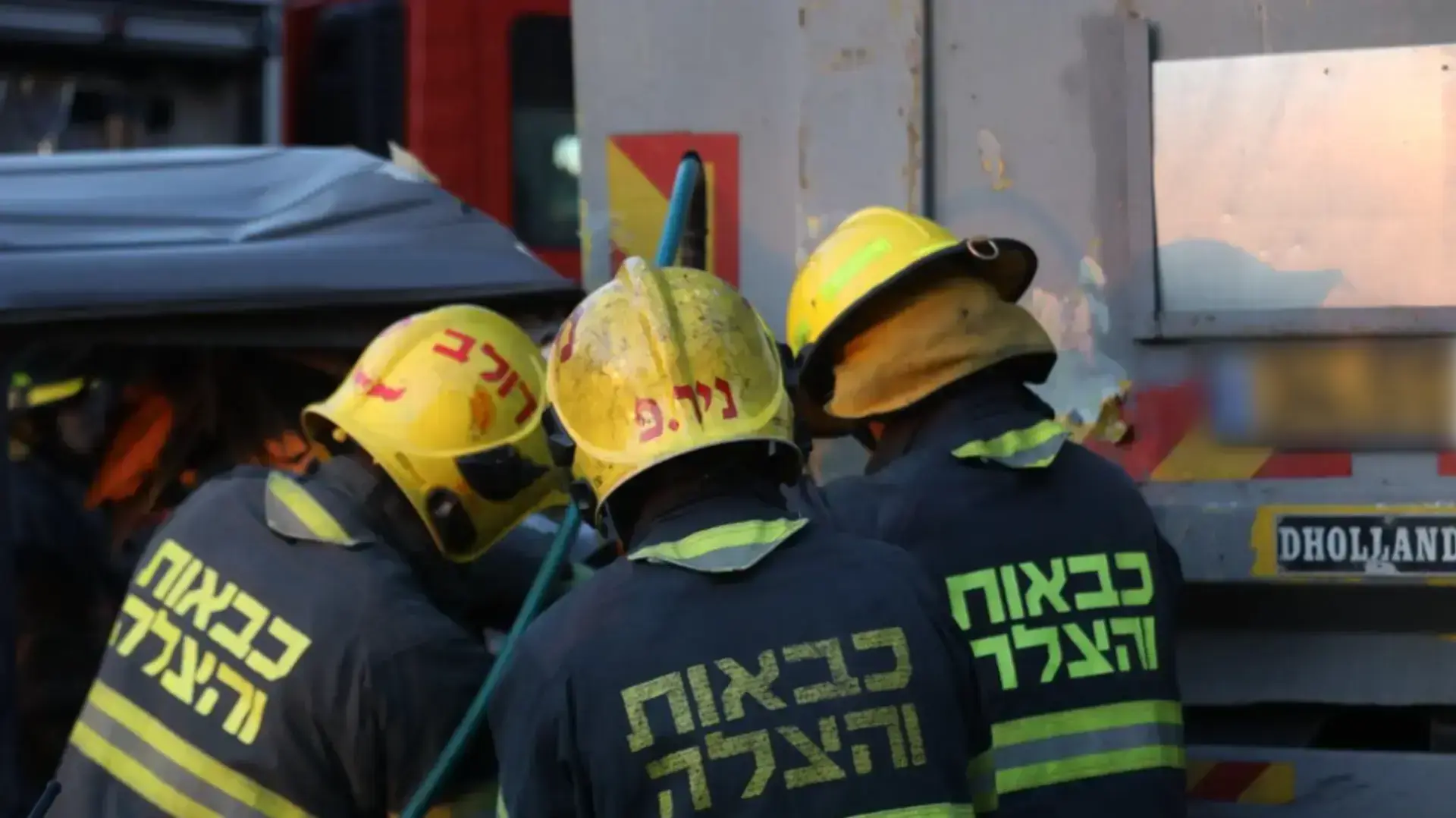זירת התאונה במחלף אלוף שדה לכיוון רמת גן בה נהרגו שני בני אדם ונפצעו חמישה נוספים. 22 בדצמבר 2019. זירת התאונה במחלף אלוף שדה לכיוון רמת גן בה נהרגו שני בני אדם ונפצעו חמישה נוספים. 22 בדצמבר 2019.