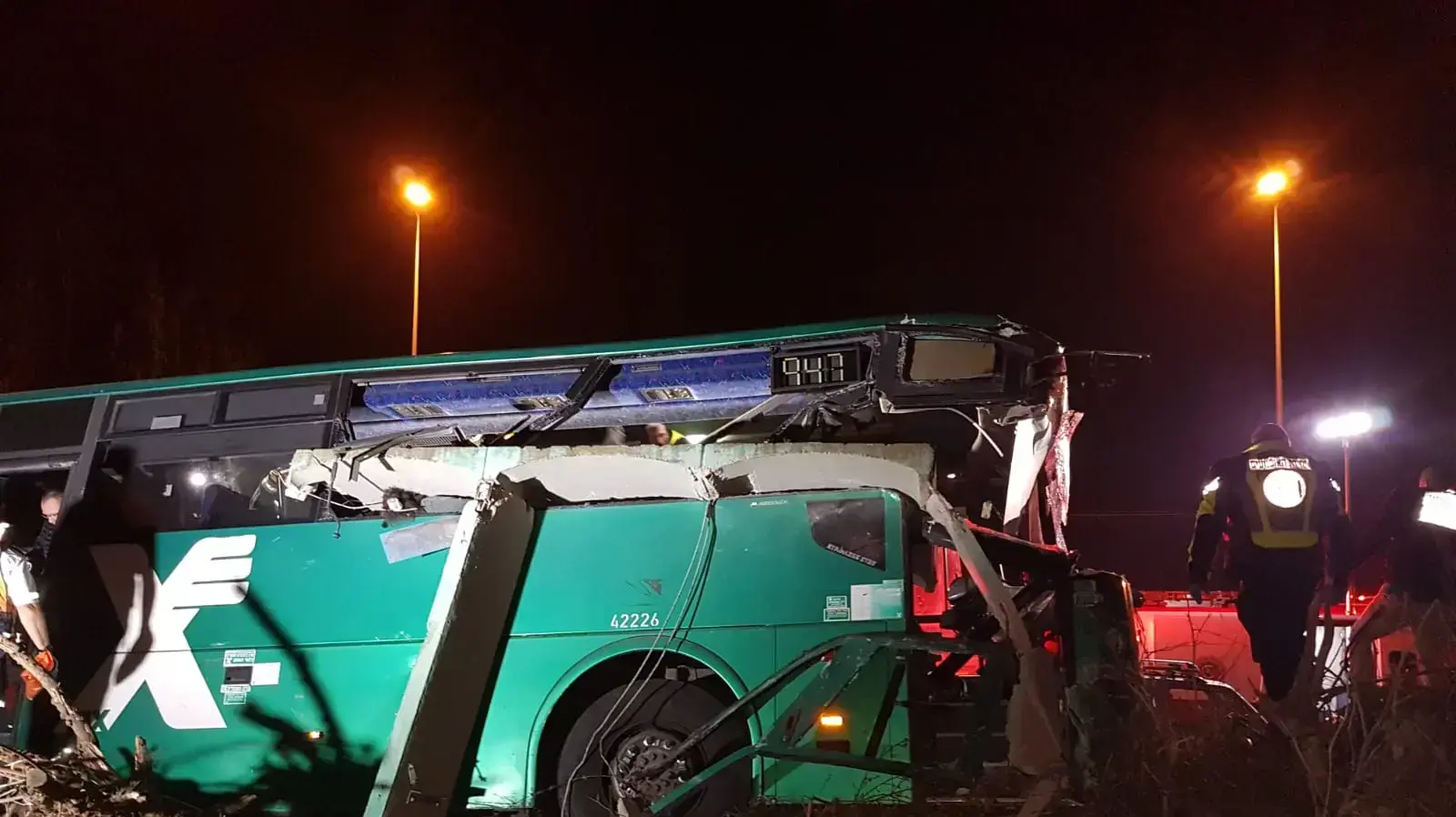 12 בני אדם נפצעו בדרגות פציעה שונות ובהם ארבעה פצועים באורח קשה, בתאונה בין אוטובוס בקו שירות שהתנגש בתחנת אוטובוס בכביש 40, סמוך לצומת בדק ליד נתב"ג. 22 בדצמבר 2019 12 בני אדם נפצעו בדרגות פציעה שונות ובהם ארבעה פצועים באורח קשה, בתאונה בין אוטובוס בקו שירות שהתנגש בתחנת אוטובוס בכביש 40, סמוך לצומת בדק ליד נתב"ג. 22 בדצמבר 2019