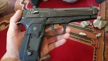 אקדחו האישי של החייל האמריקני שנהרג אקדחו האישי של החייל האמריקני שנהרג
