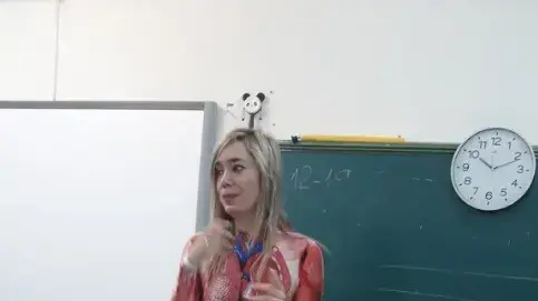 מורה בשיעור אנטומיה מורה בשיעור אנטומיה