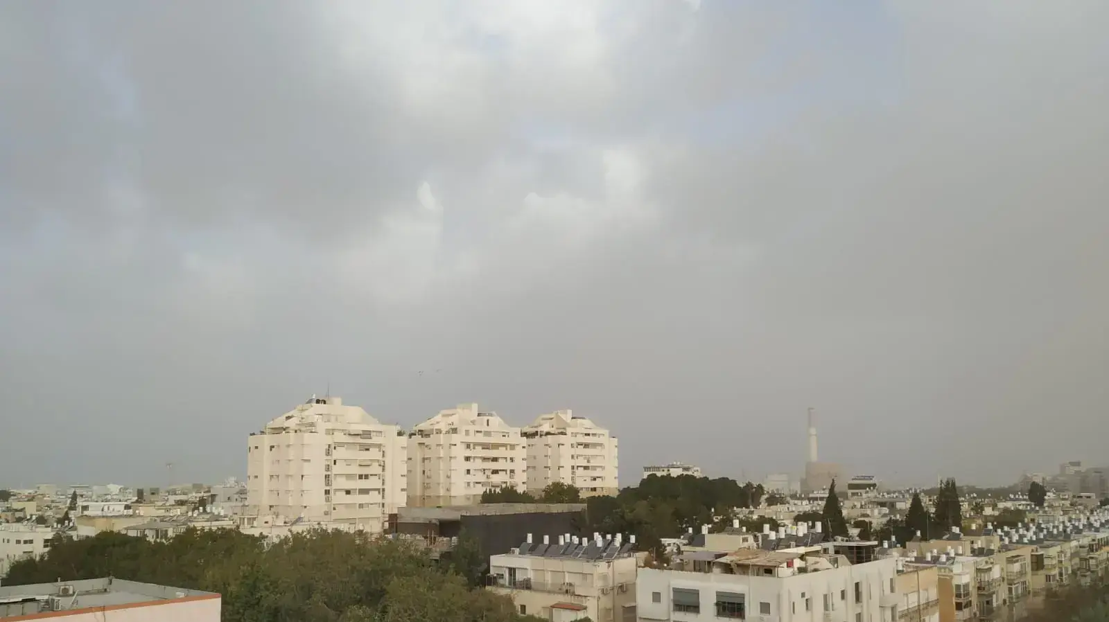 מזג אויר חורפי בתל אביב, 25 בדצמבר 2019 מזג אויר חורפי בתל אביב, 25 בדצמבר 2019