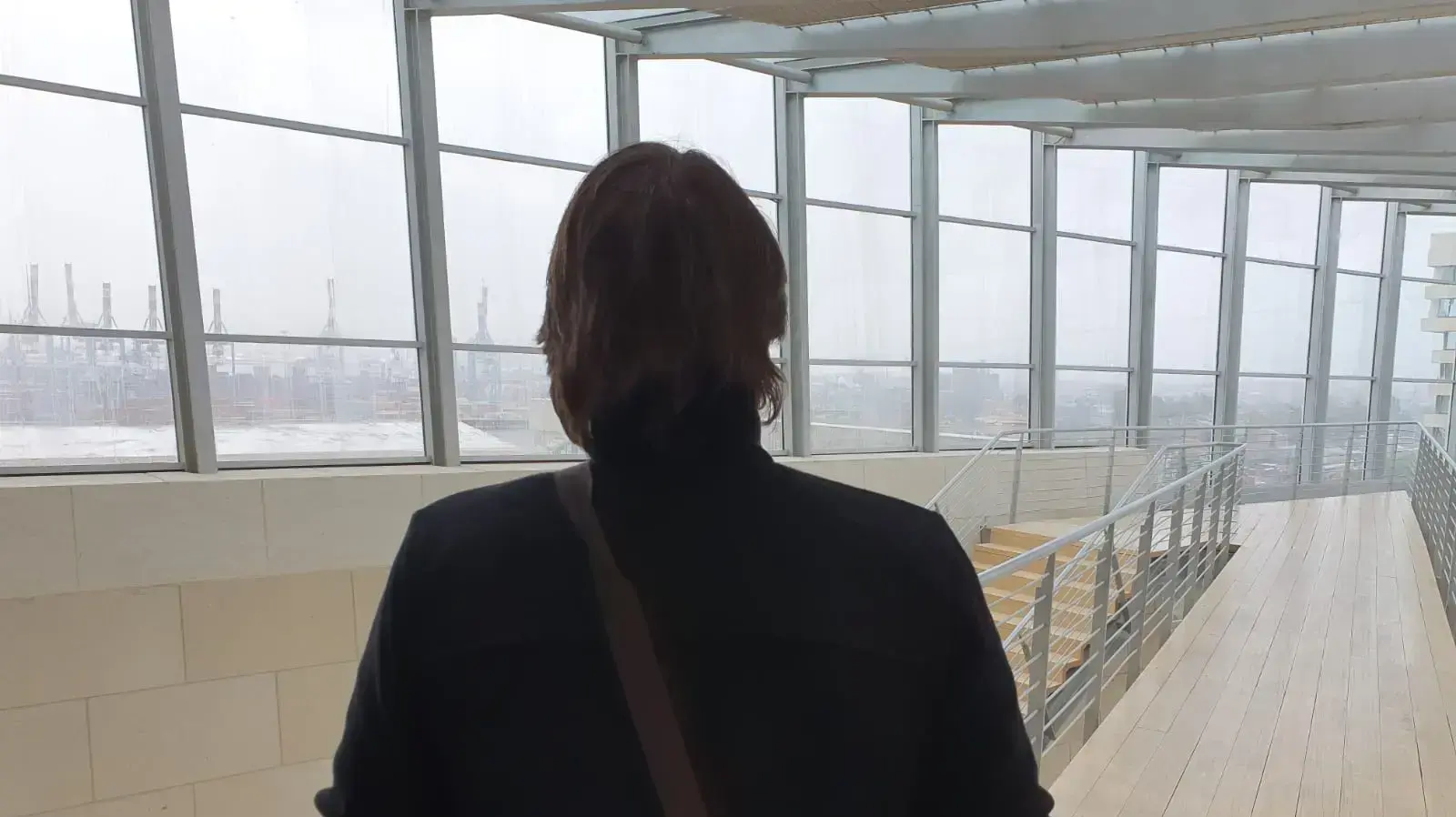 המתלונן מ', בעת הגשת כתב אישום נגד פסיכולוג הילדים עידן קוסובסקי, בית המשפט המחוזי חיפה, 25 בדצמבר 2019 המתלונן מ', בעת הגשת כתב אישום נגד פסיכולוג הילדים עידן קוסובסקי, בית המשפט המחוזי חיפה, 25 בדצמבר 2019