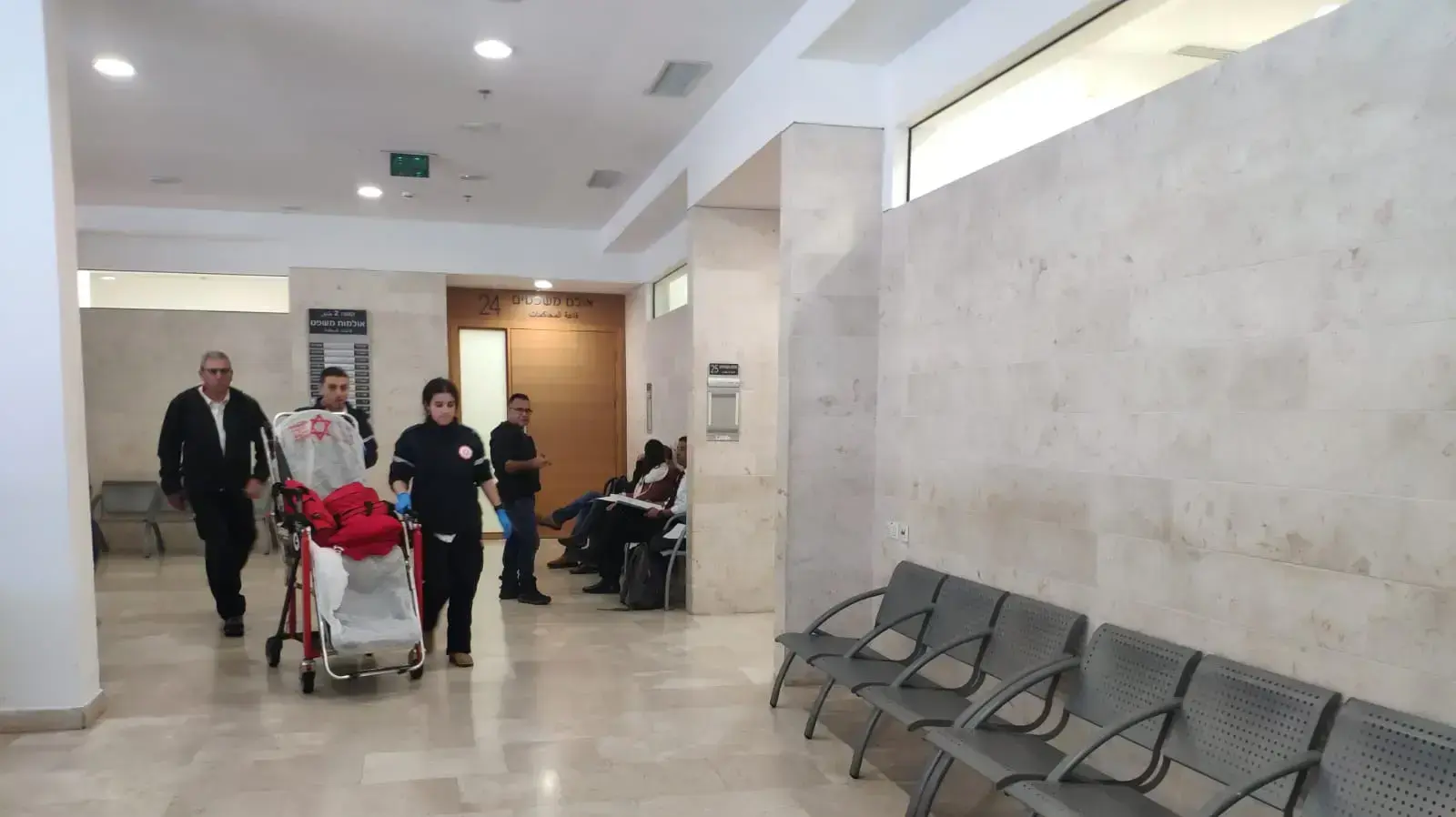 אימו דל החשוד פדדיה התעלפה בהארכת מעצר לחשוד בדריסה בשרון אותו הוא מייצג, המחוזי, פ"ת אימו דל החשוד פדדיה התעלפה בהארכת מעצר לחשוד בדריסה בשרון אותו הוא מייצג, המחוזי, פ"ת