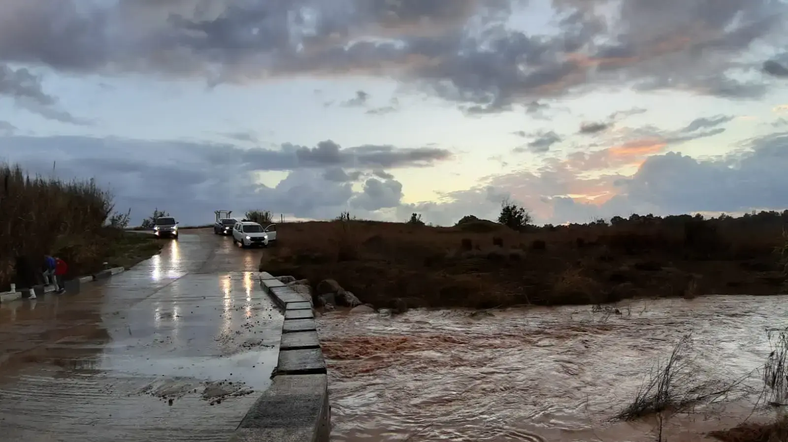 מזג אוויר גשם והצפות בנחל שיקמה סמוך לנתיב העשרה. 27 בדצמבר 2019 מזג אוויר גשם והצפות בנחל שיקמה סמוך לנתיב העשרה. 27 בדצמבר 2019