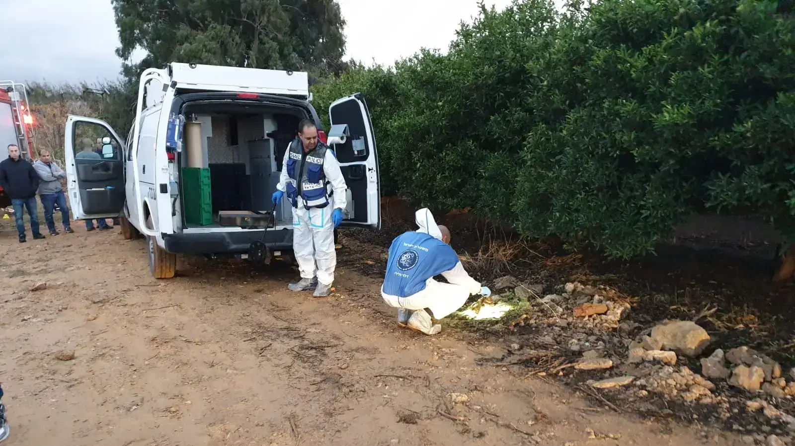 הזירה בה נמצאה גופת צעיר כבן 20 בתוך בור סמוך לבית העלמין החדש, צומת מורשה, רמת השרון. 27 בדצמבר 2019. הזירה בה נמצאה גופת צעיר כבן 20 בתוך בור סמוך לבית העלמין החדש, צומת מורשה, רמת השרון. 27 בדצמבר 2019.