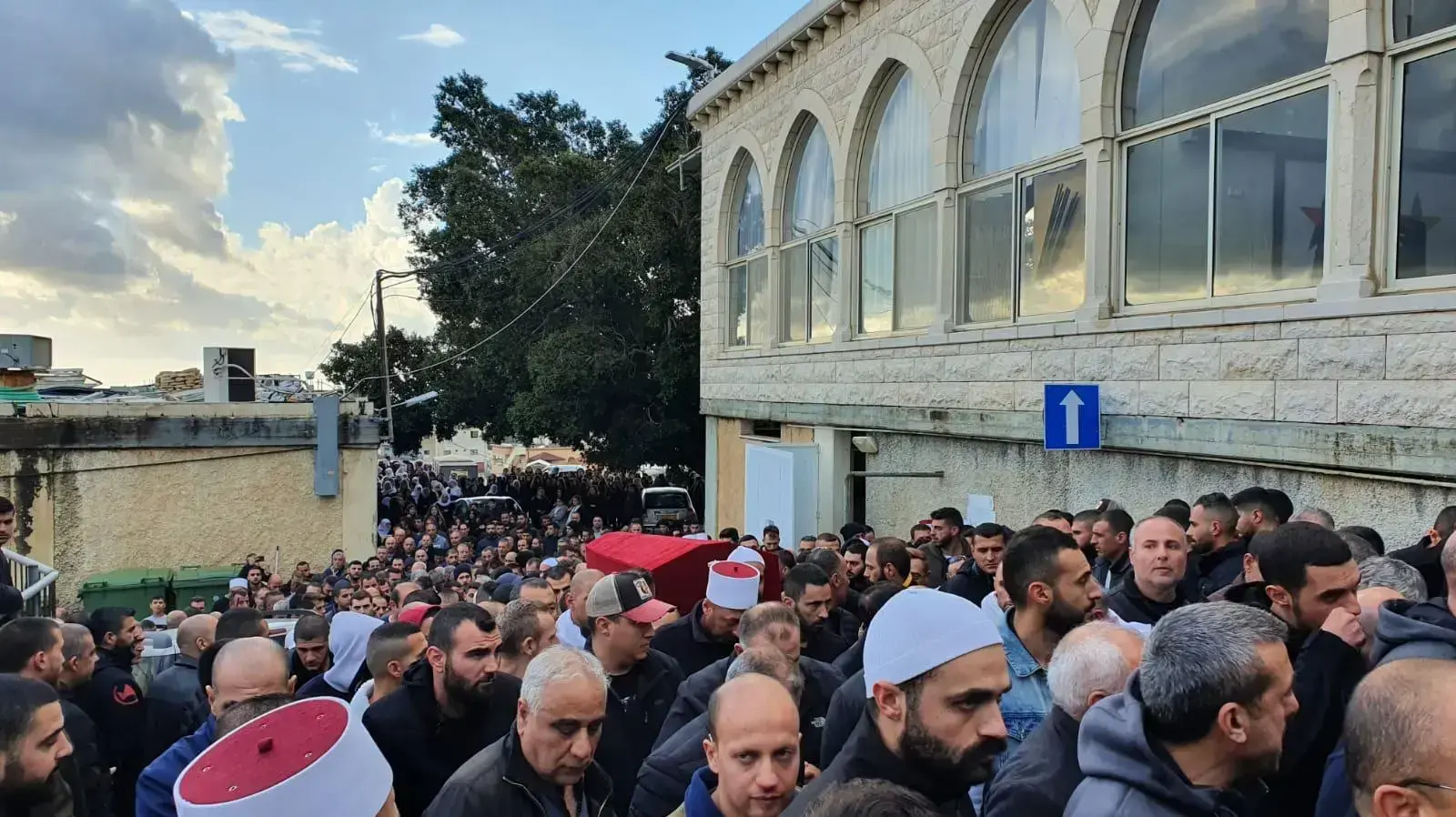 הלוויתו של עומרי אבו ג'נב בן ה-16, שנעדר לאחר שרכב על טרקטורון ונקלע לשיטפון באזור ירכא, ונמצא ללא רוח חיים במורד נחל אל-מג'נונה. 27 בדצמבר 2019. הלוויתו של עומרי אבו ג'נב בן ה-16, שנעדר לאחר שרכב על טרקטורון ונקלע לשיטפון באזור ירכא, ונמצא ללא רוח חיים במורד נחל אל-מג'נונה. 27 בדצמבר 2019.