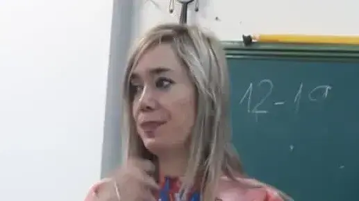 מורה בשיעור אנטומיה מורה בשיעור אנטומיה