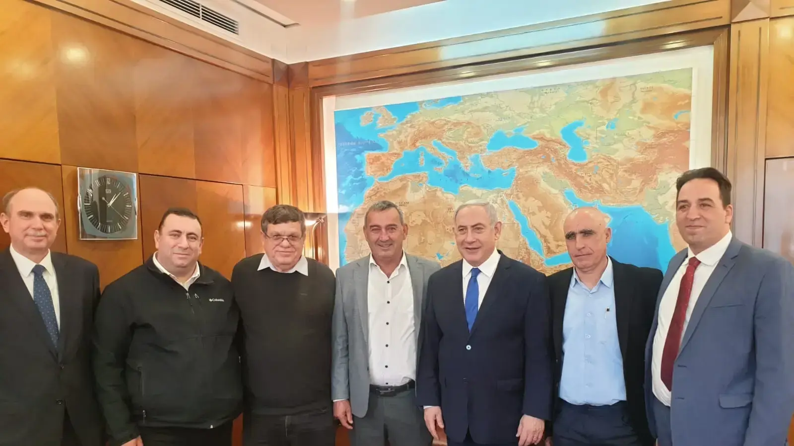 רה"מ נתניהו והשר הנגבי נפגשו עם נציגי ראשי הרשויות הדרוזיות והצ'רקסיות ואישרו תוכנית להשקעה בהיקף של למעלה מ-200 מלש"ח לתכנית לפיתוח ולהעצמת היישובים הדרוזים והצ'רקסים לשנת 2020
בתום ישיבת הממשלה רה"מ נתניהו והשר הנגבי נפגשו עם נציגי ראשי הרשויות הדרוזיות והצ'רקסיות ואישרו תוכנית להשקעה בהיקף של למעלה מ-200 מלש"ח לתכנית לפיתוח ולהעצמת היישובים הדרוזים והצ'רקסים לשנת 2020
בתום ישיבת הממשלה