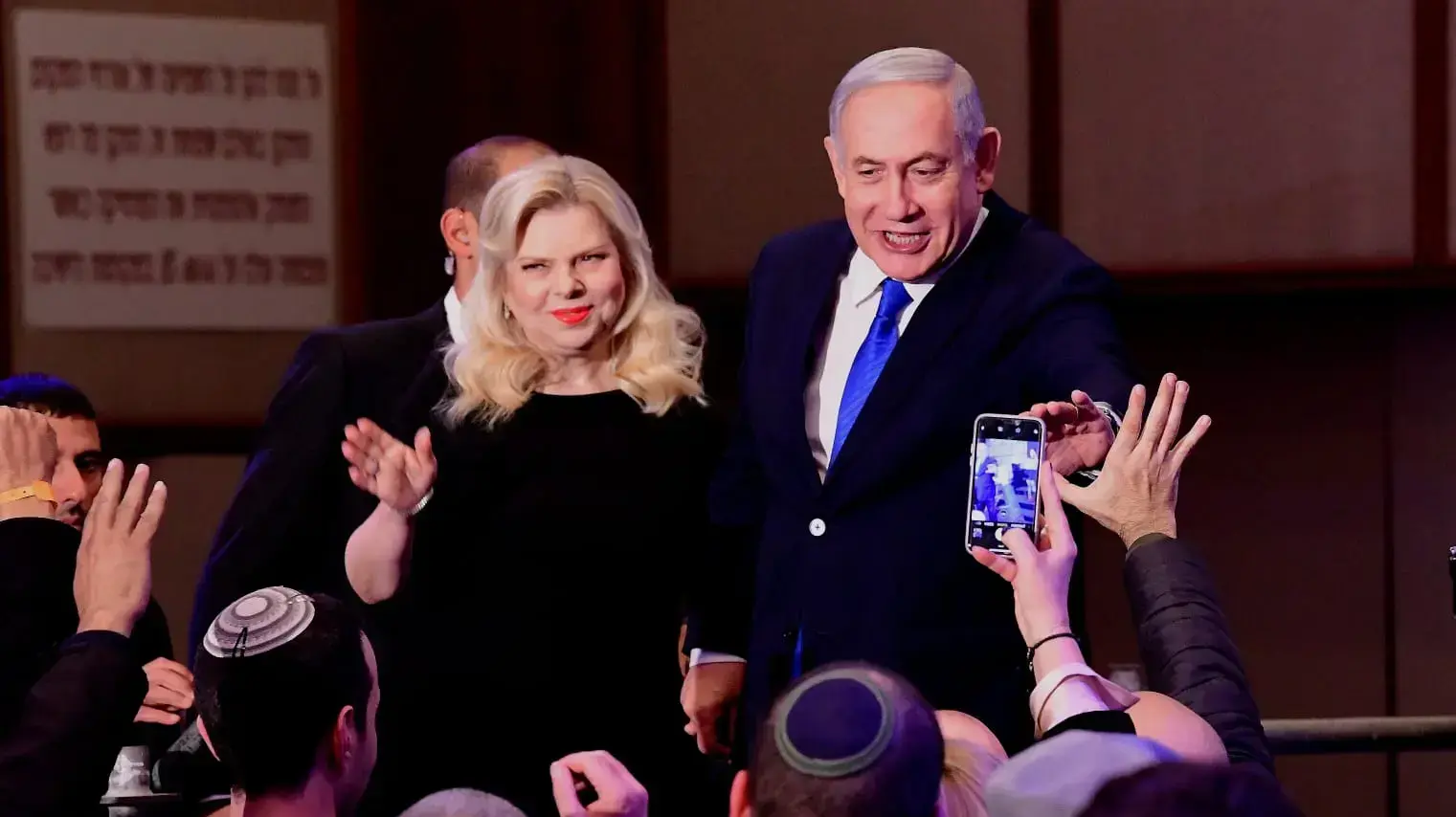 הדלקת נר שמיני של חנוכה של פעילי ליכוד עם רה"מ נתניהו ורעייתו, דן פנורמה ת"א, 29 בדצמבר 2019 הדלקת נר שמיני של חנוכה של פעילי ליכוד עם רה"מ נתניהו ורעייתו, דן פנורמה ת"א, 29 בדצמבר 2019