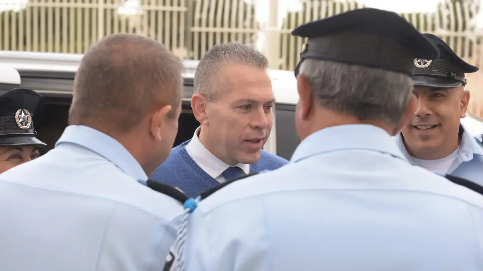 טקס חניכת המבנה החדש של מרחב שומרון של המשטרה המתקיים כעת בעיר אריאל, במעמד השר לבט"פ גלעד ארדן, מ"מ מפכ"ל המשטרה, ממ"ז ש"י, סגל הפיקוד הבכיר של המשטרה, ראש מועצת יש"ע דוד אלחייני, ונוספים. טקס חניכת המבנה החדש של מרחב שומרון של המשטרה המתקיים כעת בעיר אריאל, במעמד השר לבט"פ גלעד ארדן, מ"מ מפכ"ל המשטרה, ממ"ז ש"י, סגל הפיקוד הבכיר של המשטרה, ראש מועצת יש"ע דוד אלחייני, ונוספים.