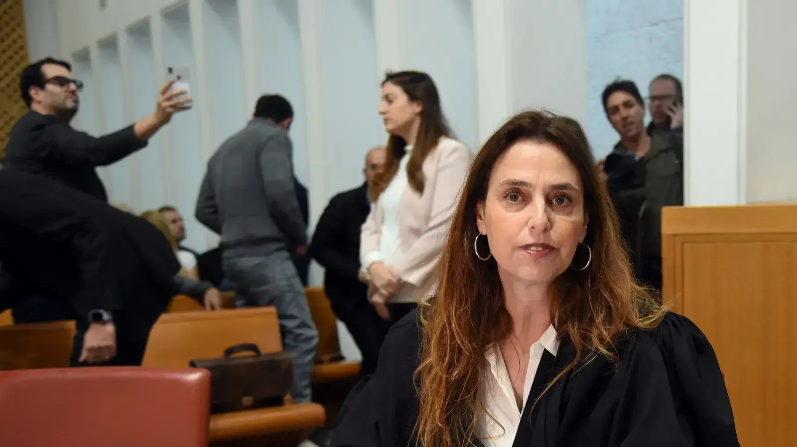 דיון בשאלה האם ראש הממשלה בנימין נתניהו יוכל להרכיב ממשלה תחת כתב אישום, בית המשפט העליון 31 בדצמבר 2019
עו"ד דפנה הולץ-לכנר דיון בשאלה האם ראש הממשלה בנימין נתניהו יוכל להרכיב ממשלה תחת כתב אישום, בית המשפט העליון 31 בדצמבר 2019
עו"ד דפנה הולץ-לכנר