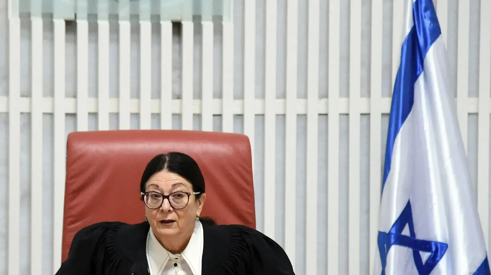 השופטת אסתר חיות בדיון בשאלה האם ראש הממשלה בנימין נתניהו יוכל להרכיב ממשלה תחת כתב אישום, בית המשפט העליון 31 בדצמבר 2019 השופטת אסתר חיות בדיון בשאלה האם ראש הממשלה בנימין נתניהו יוכל להרכיב ממשלה תחת כתב אישום, בית המשפט העליון 31 בדצמבר 2019