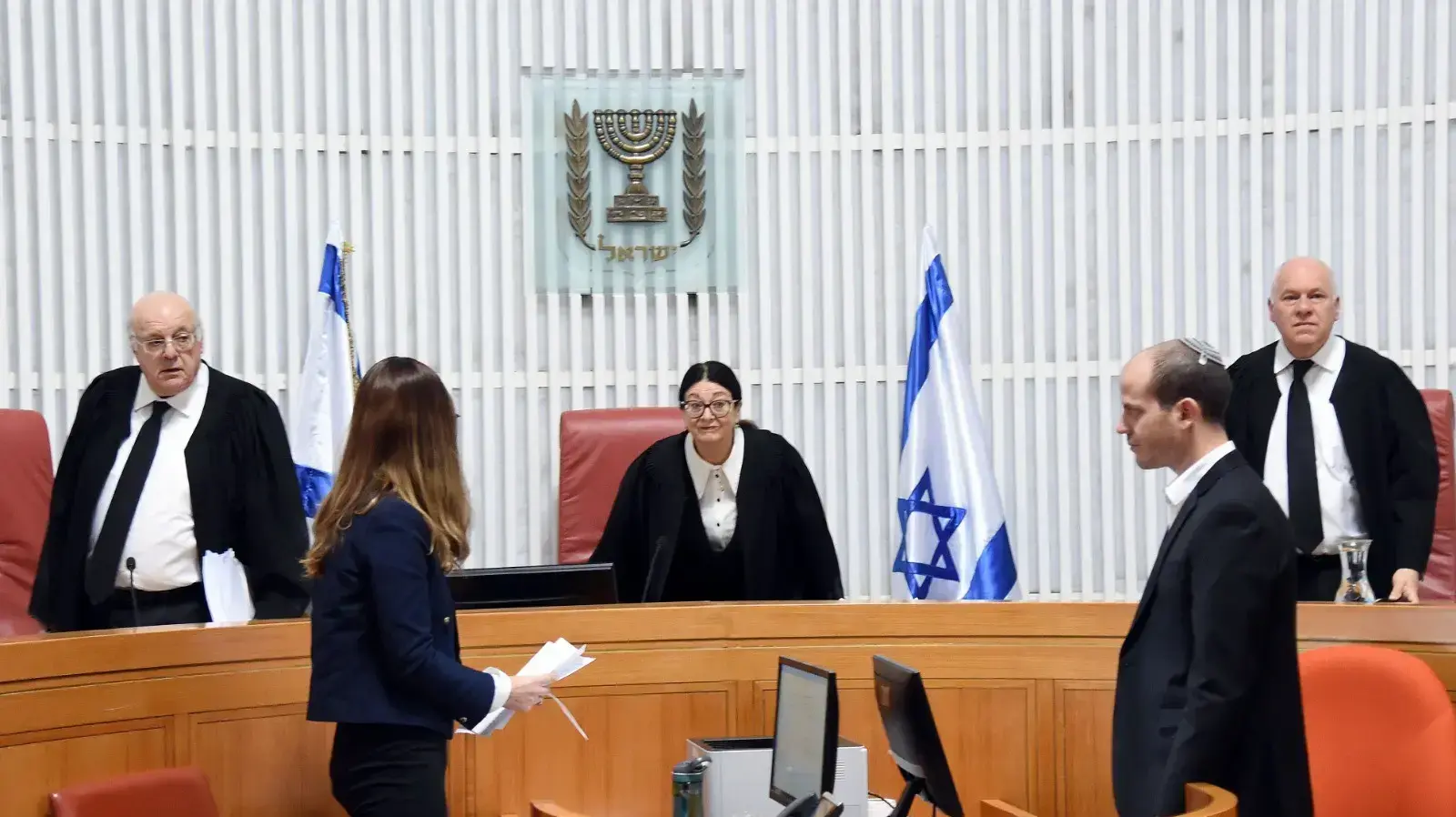 השופטת אסתר חיות בדיון בשאלה האם ראש הממשלה בנימין נתניהו יוכל להרכיב ממשלה תחת כתב אישום, בית המשפט העליון 31 בדצמבר 2019 השופטת אסתר חיות בדיון בשאלה האם ראש הממשלה בנימין נתניהו יוכל להרכיב ממשלה תחת כתב אישום, בית המשפט העליון 31 בדצמבר 2019