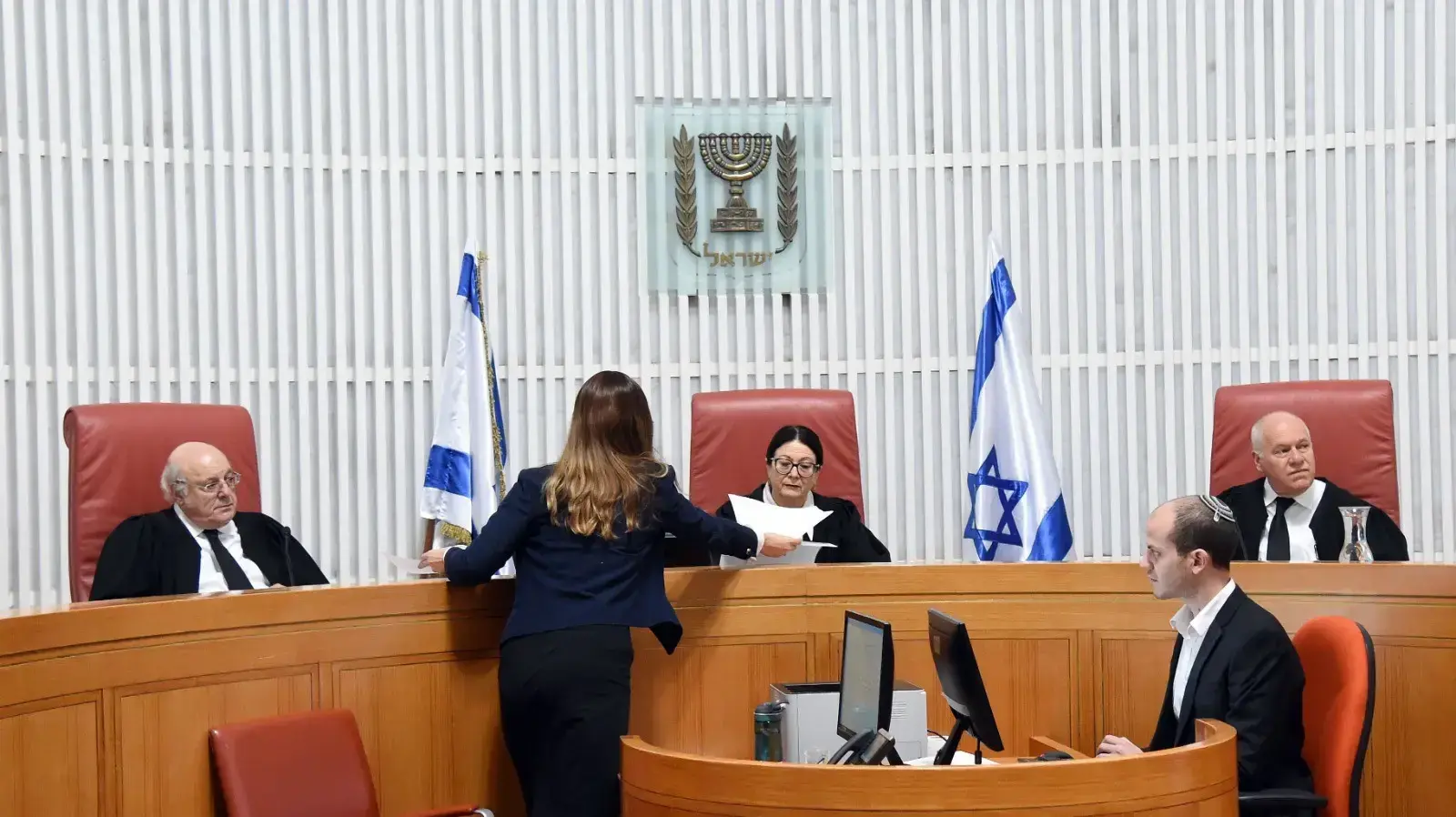 השופטת אסתר חיות בדיון בשאלה האם ראש הממשלה בנימין נתניהו יוכל להרכיב ממשלה תחת כתב אישום, בית המשפט העליון 31 בדצמבר 2019 השופטת אסתר חיות בדיון בשאלה האם ראש הממשלה בנימין נתניהו יוכל להרכיב ממשלה תחת כתב אישום, בית המשפט העליון 31 בדצמבר 2019