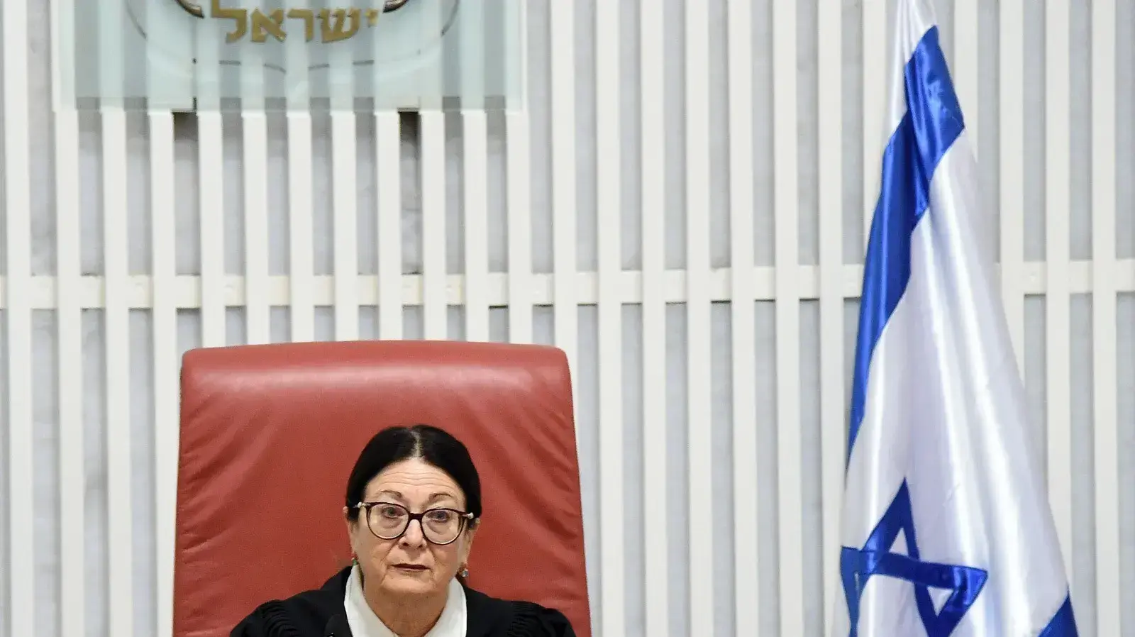 השופטת אסתר חיות בדיון בשאלה האם ראש הממשלה בנימין נתניהו יוכל להרכיב ממשלה תחת כתב אישום, בית המשפט העליון 31 בדצמבר 2019 השופטת אסתר חיות בדיון בשאלה האם ראש הממשלה בנימין נתניהו יוכל להרכיב ממשלה תחת כתב אישום, בית המשפט העליון 31 בדצמבר 2019