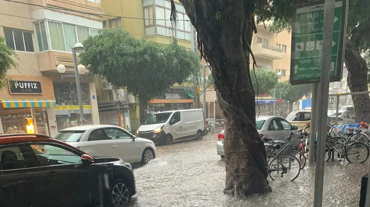 הצפות ברחובות תל אביב, מזג אוויר, 4 ינואר 2020 הצפות ברחובות תל אביב, מזג אוויר, 4 ינואר 2020