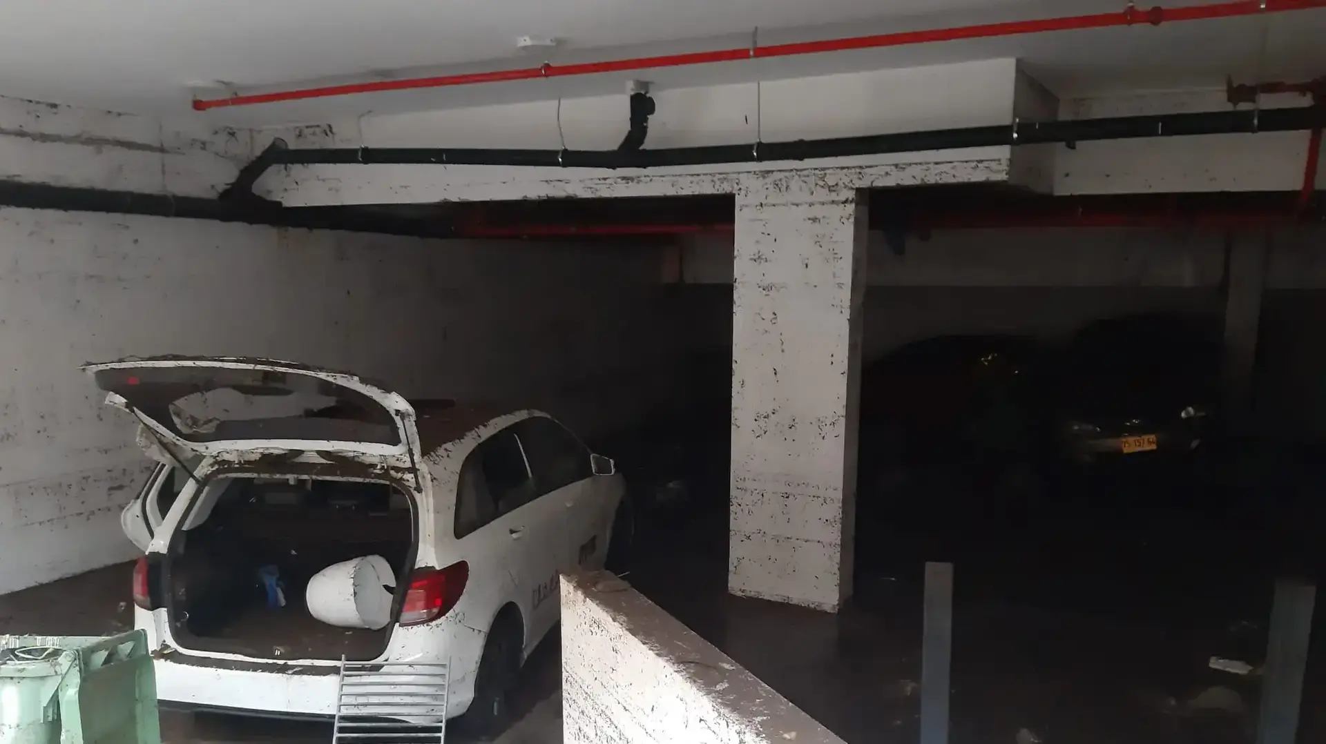 חניון הבניין בשכונת התקווה שהוצף אתמול, בו נהרגו 2 צעירים, 5 בינואר 2019 חניון הבניין בשכונת התקווה שהוצף אתמול, בו נהרגו 2 צעירים, 5 בינואר 2019