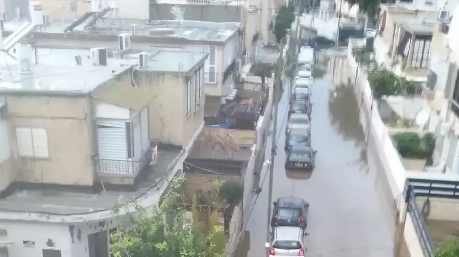חניון הבניין בשכונת התקווה שהוצף אתמול, בו נהרגו 2 צעירים, 4 בינואר 2019 חניון הבניין בשכונת התקווה שהוצף אתמול, בו נהרגו 2 צעירים, 4 בינואר 2019