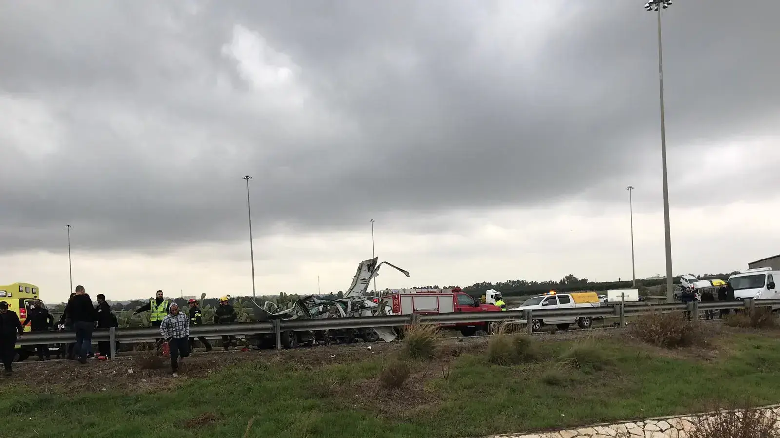 זירת האירוע בו נפצעו שלושה בני אדם, בניהם שני ילדים וגבר באורח אנוש, בפיצוץ רכב בכביש 6 סמוך למחלף ניצני עוז. 05 בינואר 2020. זירת האירוע בו נפצעו שלושה בני אדם, בניהם שני ילדים וגבר באורח אנוש, בפיצוץ רכב בכביש 6 סמוך למחלף ניצני עוז. 05 בינואר 2020.