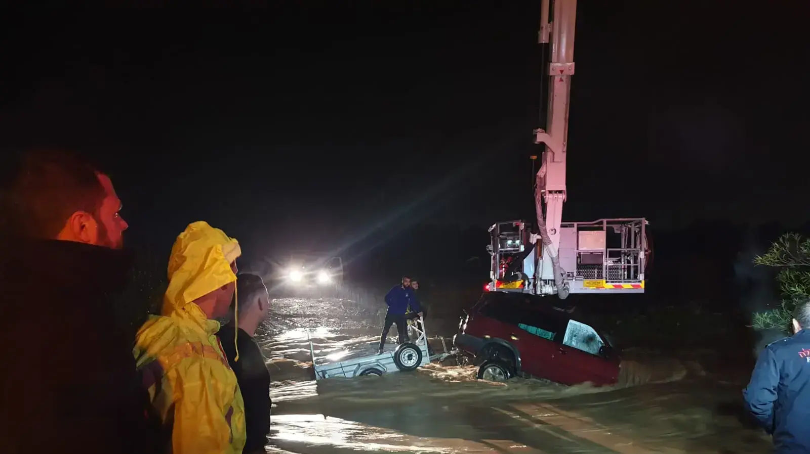 פעילות כוחות כיבוי והצלה באירוע חילוץ ממים בבלפוריה 5 בינואר 2019 פעילות כוחות כיבוי והצלה באירוע חילוץ ממים בבלפוריה 5 בינואר 2019