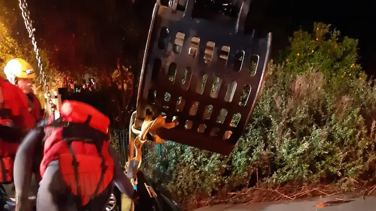 פעילות כוחות כיבוי והצלה באירוע חילוץ אדם שנסחף עם רכבו שיטפון באזור בנימינה 5 בינואר 2019 פעילות כוחות כיבוי והצלה באירוע חילוץ אדם שנסחף עם רכבו שיטפון באזור בנימינה 5 בינואר 2019