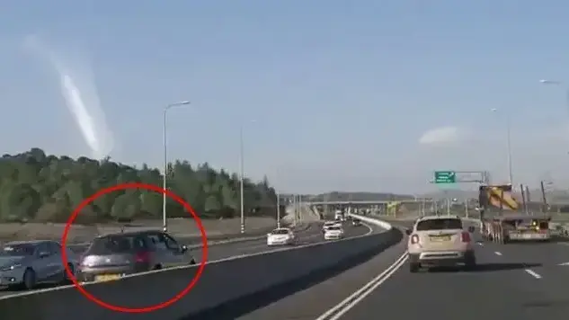 תיעוד קשיש בן 85 בכביש בגליל התחתון תיעוד קשיש בן 85 בכביש בגליל התחתון