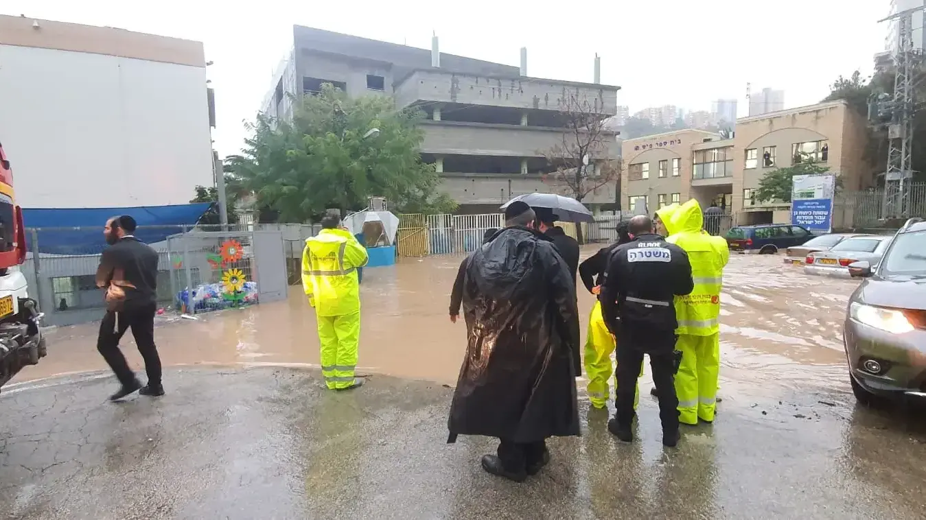 הצפות ברחוב הנגב בחיפה, 8 בינואר 2020 הצפות ברחוב הנגב בחיפה, 8 בינואר 2020