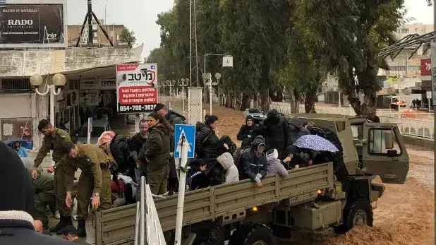 חיילים מסייעים בשיטפונות בנהריה 8 בינואר 2019 חיילים מסייעים בשיטפונות בנהריה 8 בינואר 2019