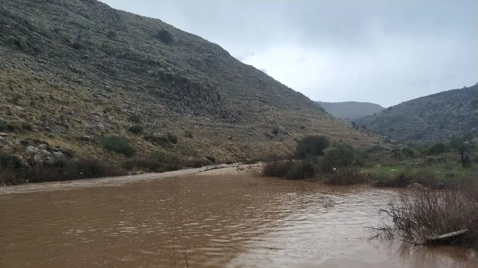 זרימת נחל שילה בסמוך למקטע הכביש בין בית אריה לפדואל 9 בינואר 2020