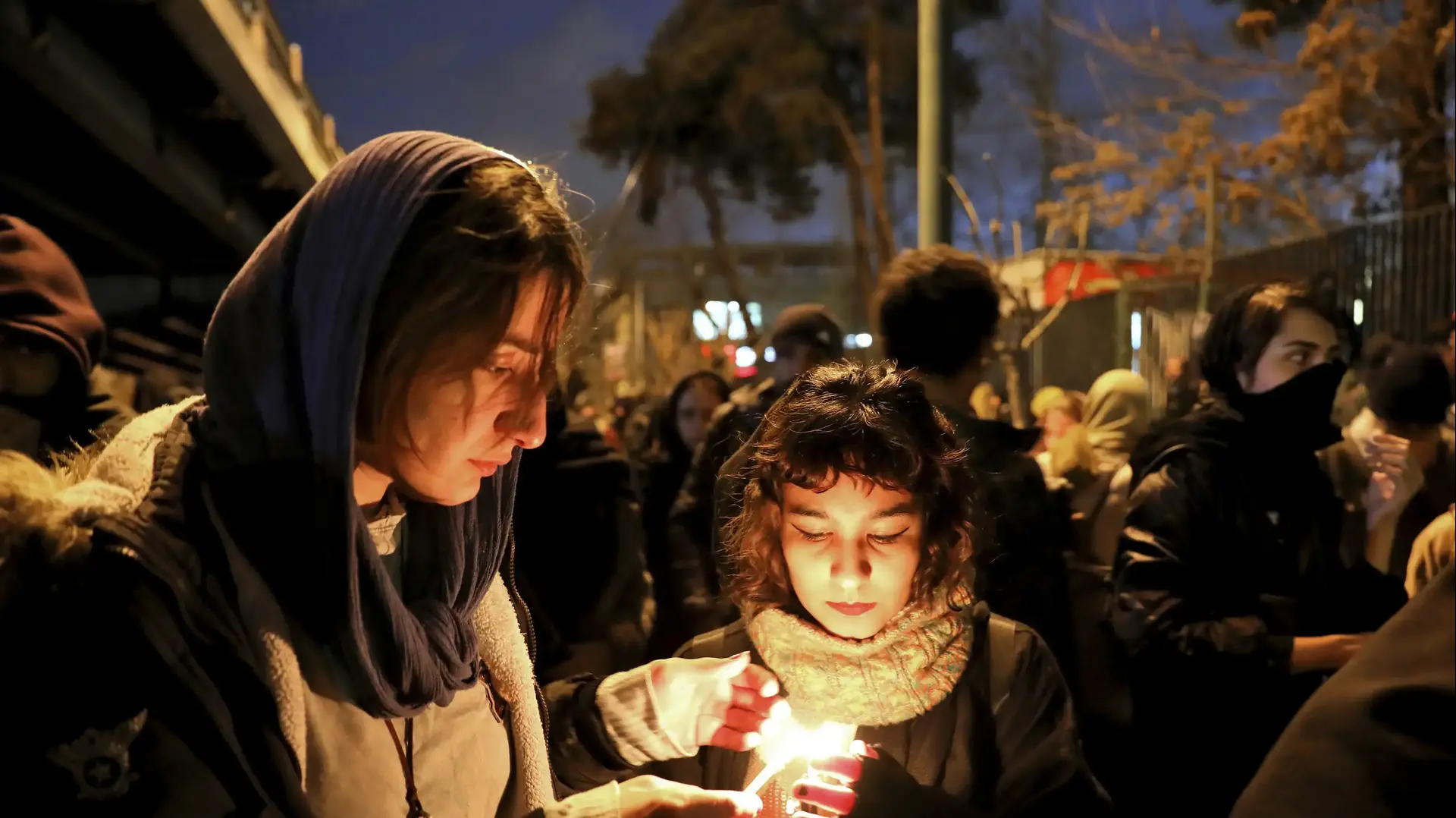 הפגנות באיראן נגד הממשל על הפלת המטוס האוקראיני ולזכר ההרוגים הפגנות באיראן נגד הממשל על הפלת המטוס האוקראיני ולזכר ההרוגים