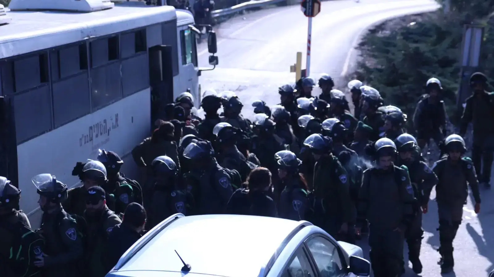 כוחות גדולים של מג"ב, משטרה ומינהל אזרחי מפנים בתים ביצהר, 15 בינואר 2020 כוחות גדולים של מג"ב, משטרה ומינהל אזרחי מפנים בתים ביצהר, 15 בינואר 2020