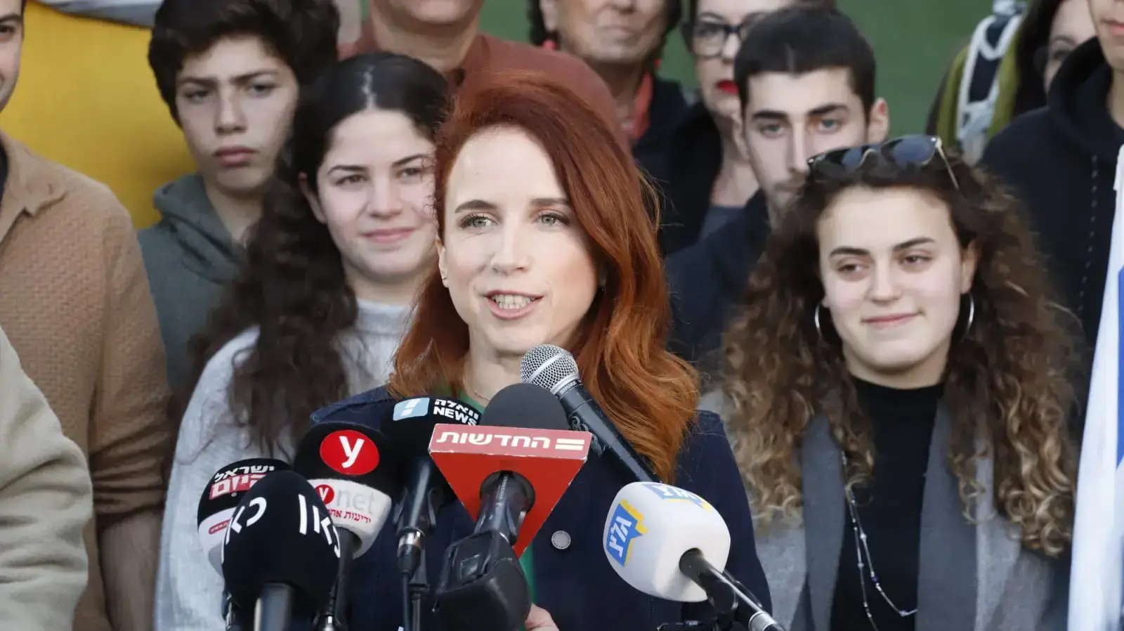 ח"כ סתיו שפיר, יו"ר המפלגה הירוקה, בהצהרה על סיום דרכה הפוליטית, שדרות רוטשילד, ת"א 15 בינואר 2020 ח"כ סתיו שפיר, יו"ר המפלגה הירוקה, בהצהרה על סיום דרכה הפוליטית, שדרות רוטשילד, ת"א 15 בינואר 2020