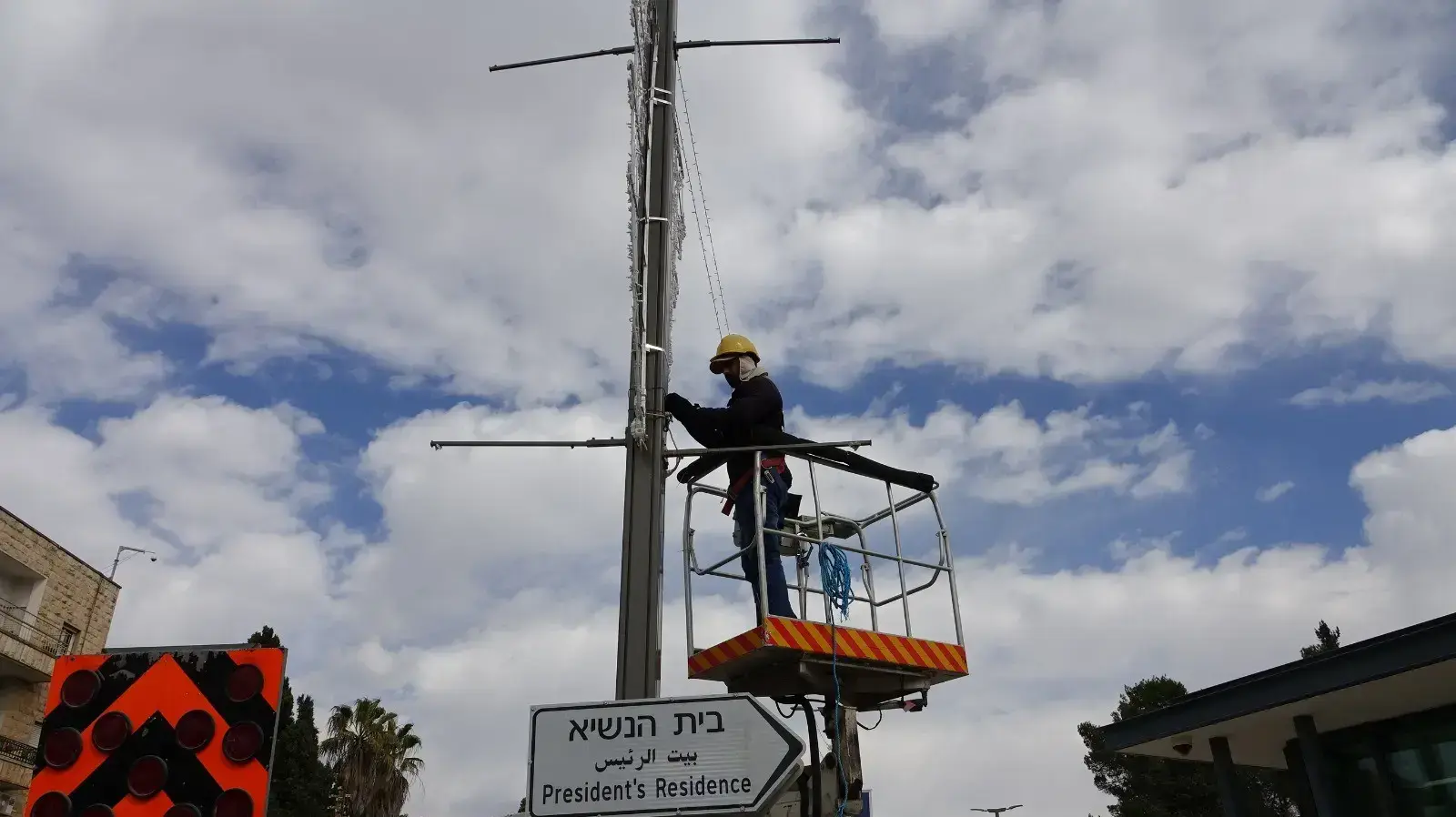 ההכנות בבית הנשיא לארוחת הערב ההיסטורית אליה יגיעו למעלה מ-40 ממנהיגי העולם 16 בינואר 2020 ההכנות בבית הנשיא לארוחת הערב ההיסטורית אליה יגיעו למעלה מ-40 ממנהיגי העולם 16 בינואר 2020