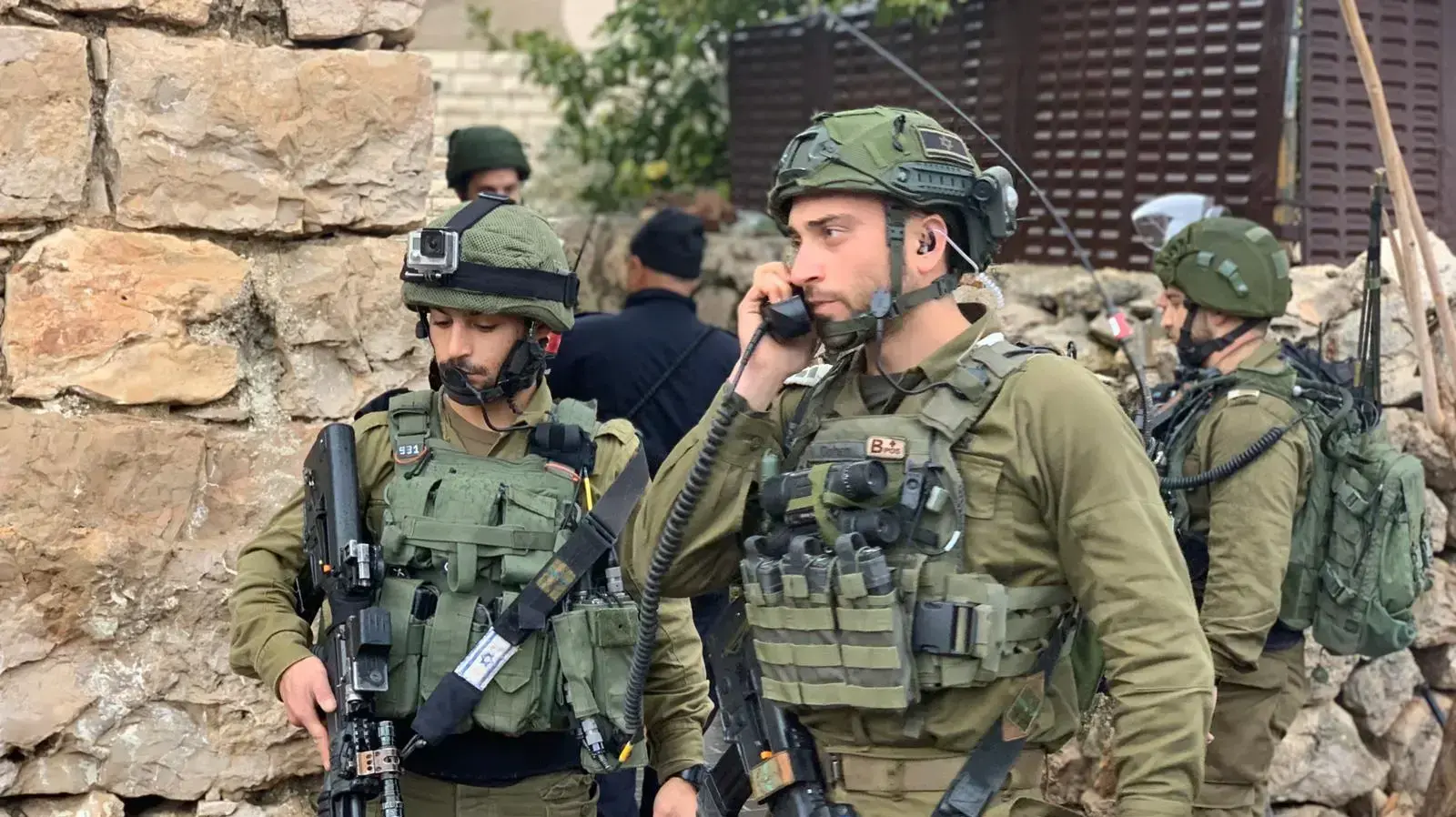כוחות צה"ל בזירת פיגוע דקירה בקריית ארבע, 18 בינואר 2020 כוחות צה"ל בזירת פיגוע דקירה בקריית ארבע, 18 בינואר 2020