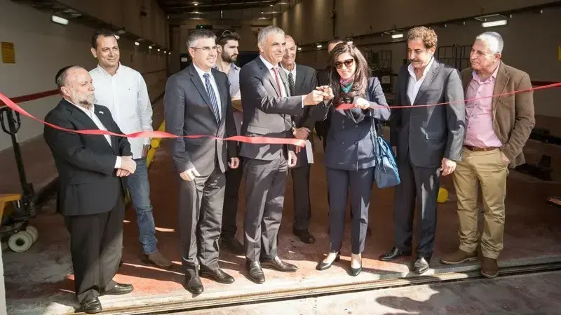 שר האוצר משה כחלון כחלון ושרת הכלכלה הפלסטינית עביר עודה בטקס חנוכת משקף מכולות הולנדי במעבר אלנבי, ינואר 2018 שר האוצר משה כחלון כחלון ושרת הכלכלה הפלסטינית עביר עודה בטקס חנוכת משקף מכולות הולנדי במעבר אלנבי, ינואר 2018