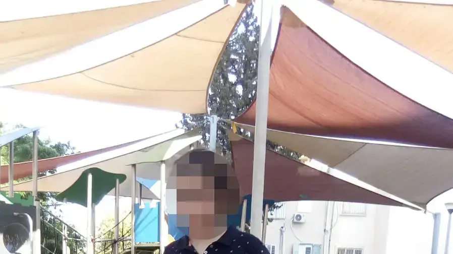 ילדה על הרצף האוטיסטי ילדה על הרצף האוטיסטי