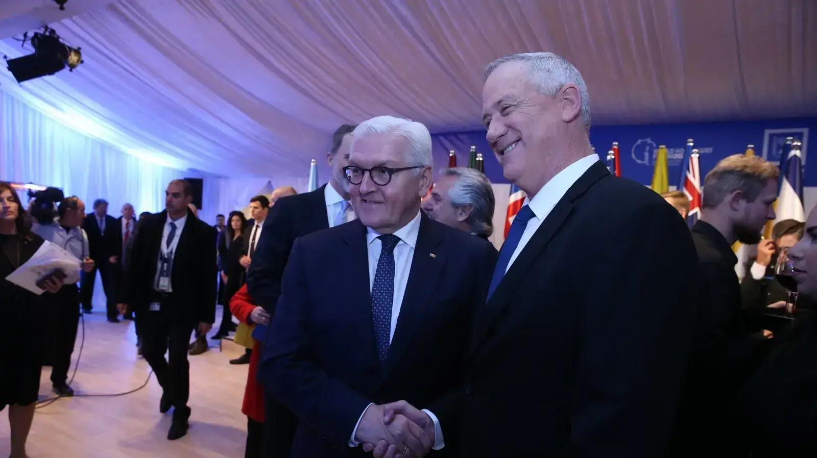 יו"ר כחול לבן בני גנץ עם נשיא גרמניה פרנק-ואלטר שטיינמאייר בארוחת ערב למנהיגים ולראשי המשלחות המגיעים לאירועי פורום השואה העולמי, 22 בינואר 2020 יו"ר כחול לבן בני גנץ עם נשיא גרמניה פרנק-ואלטר שטיינמאייר בארוחת ערב למנהיגים ולראשי המשלחות המגיעים לאירועי פורום השואה העולמי, 22 בינואר 2020