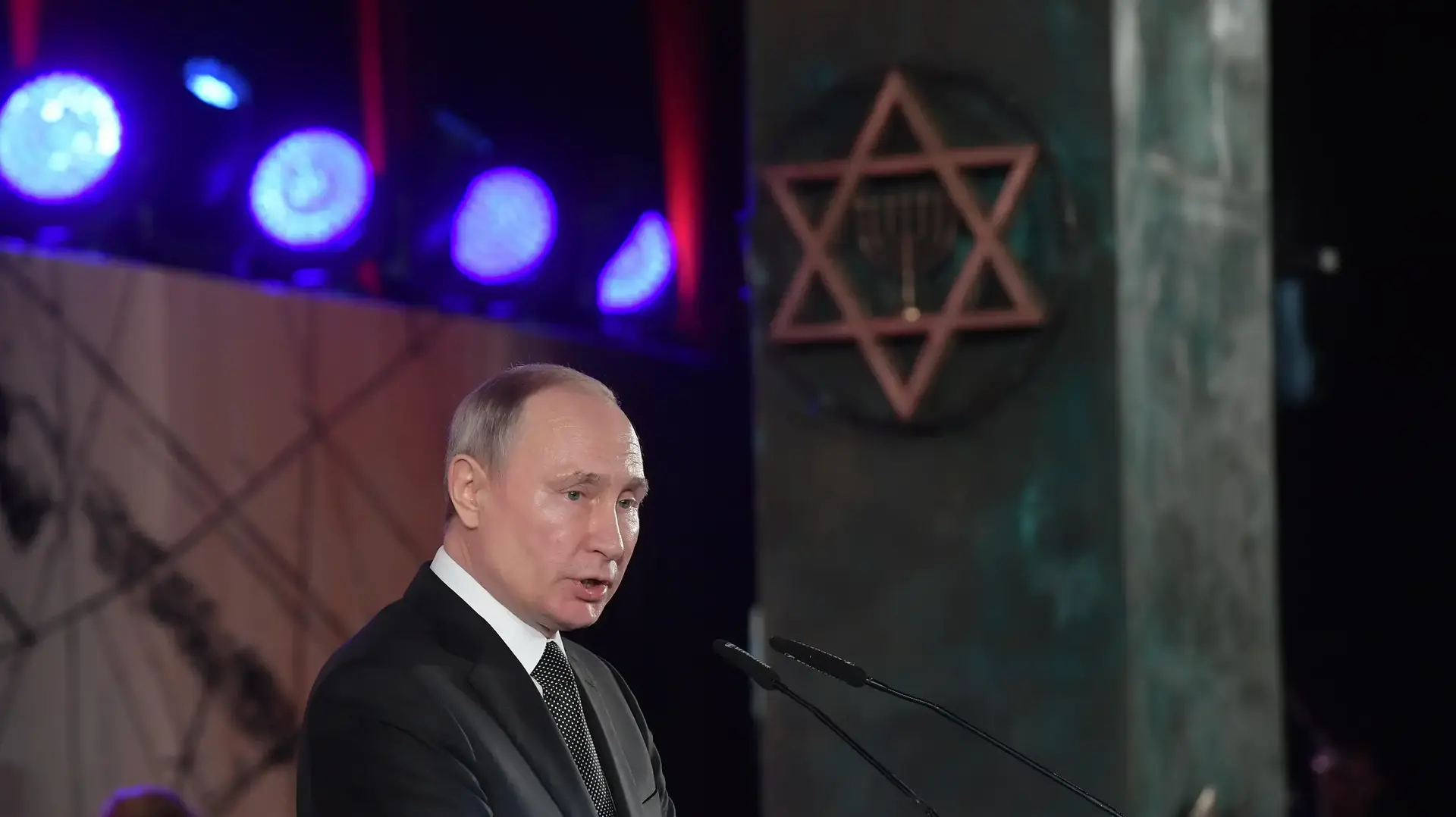 ראש הממשלה בנימין נתניהו עם נשיא רוסיה ולדימיר פוטין בטקס חנוכת האנדרטה בירושלים לזכר המצור על לנינגראד. 23 בינואר 2020 ראש הממשלה בנימין נתניהו עם נשיא רוסיה ולדימיר פוטין בטקס חנוכת האנדרטה בירושלים לזכר המצור על לנינגראד. 23 בינואר 2020