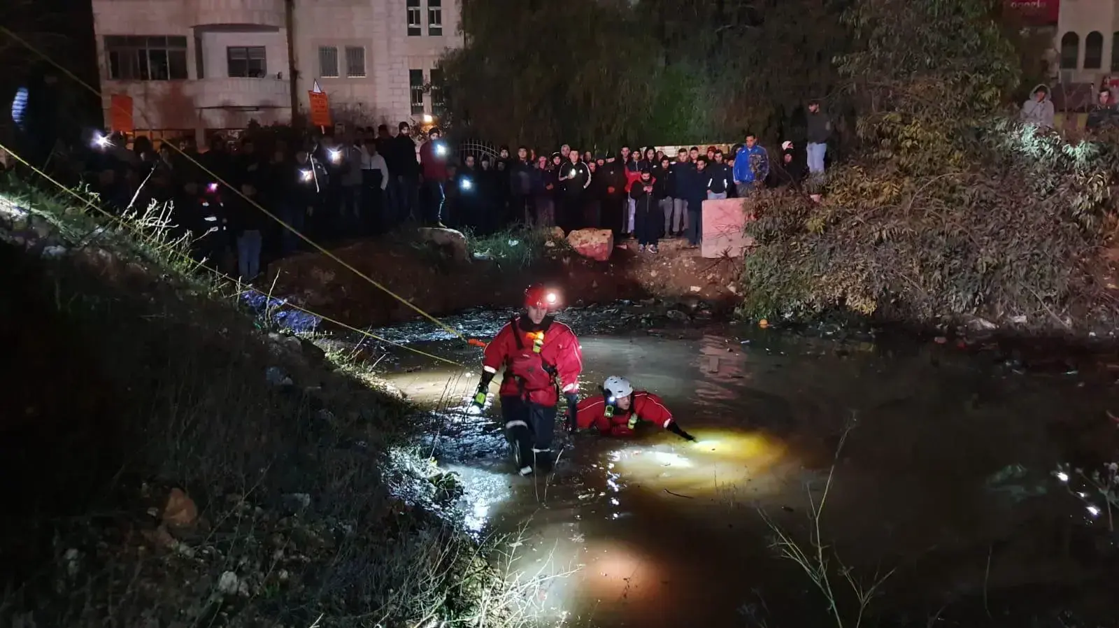 הילד בן ה-8 קייס אבו רמילה משכונת בית חנינא בירושלים, שנעדר אותר בתוך בור מים. מצבו אנוש הילד בן ה-8 קייס אבו רמילה משכונת בית חנינא בירושלים, שנעדר אותר בתוך בור מים. מצבו אנוש