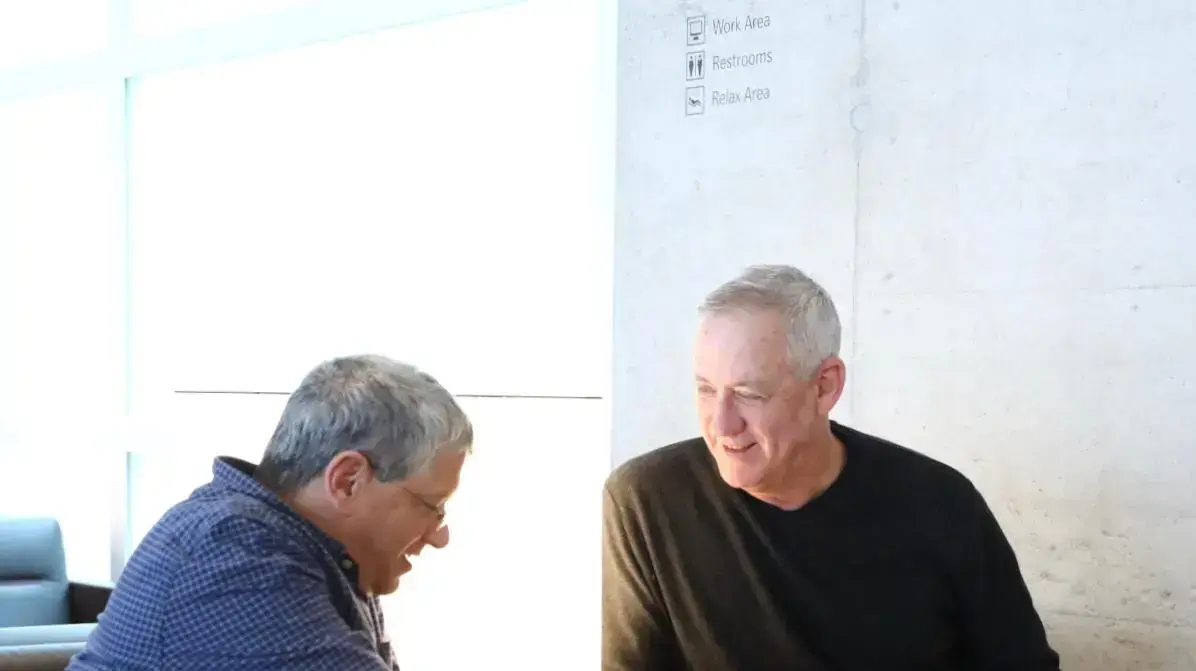 יו"ר כחול לבן בתדרוך עם אמיר אשל לקראת טיסתם לוושינגטון 26 בינואר 2020 יו"ר כחול לבן בתדרוך עם אמיר אשל לקראת טיסתם לוושינגטון 26 בינואר 2020