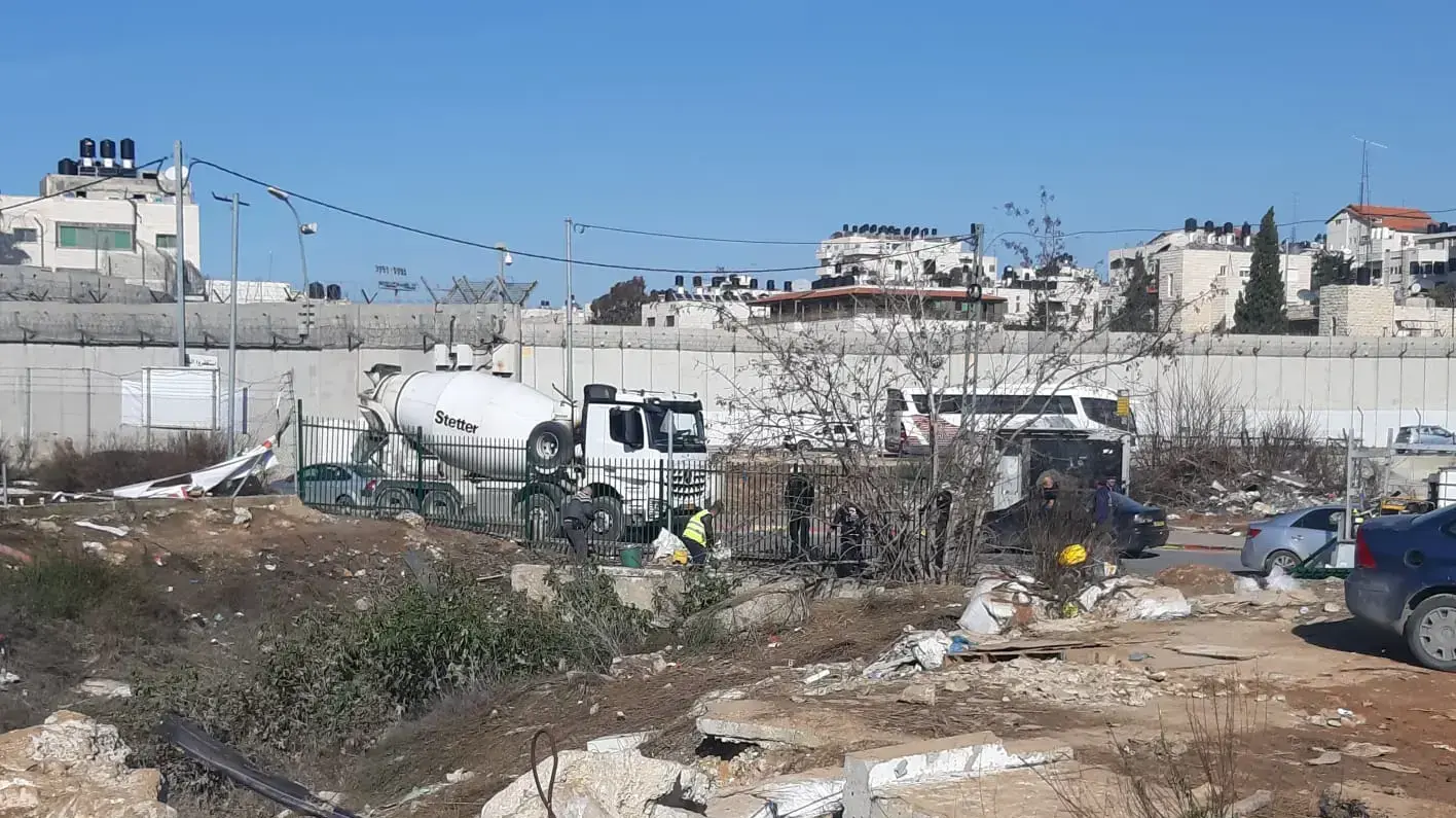 עבודות לגידור בור המים בבית חנינא לאחר מותו של קייס אבו רמילה שנמצא מת בקרקעית הבור עבודות לגידור בור המים בבית חנינא לאחר מותו של קייס אבו רמילה שנמצא מת בקרקעית הבור