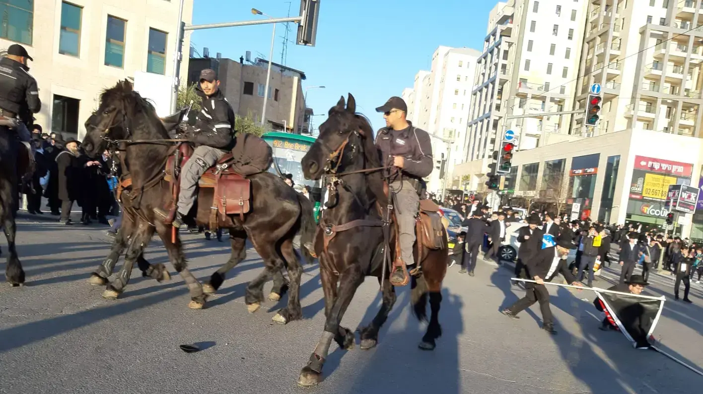 הפגנת חרדים  על מעצר עריקים בצומת שערי העיר, ירושלים, 26 בינואר 2020