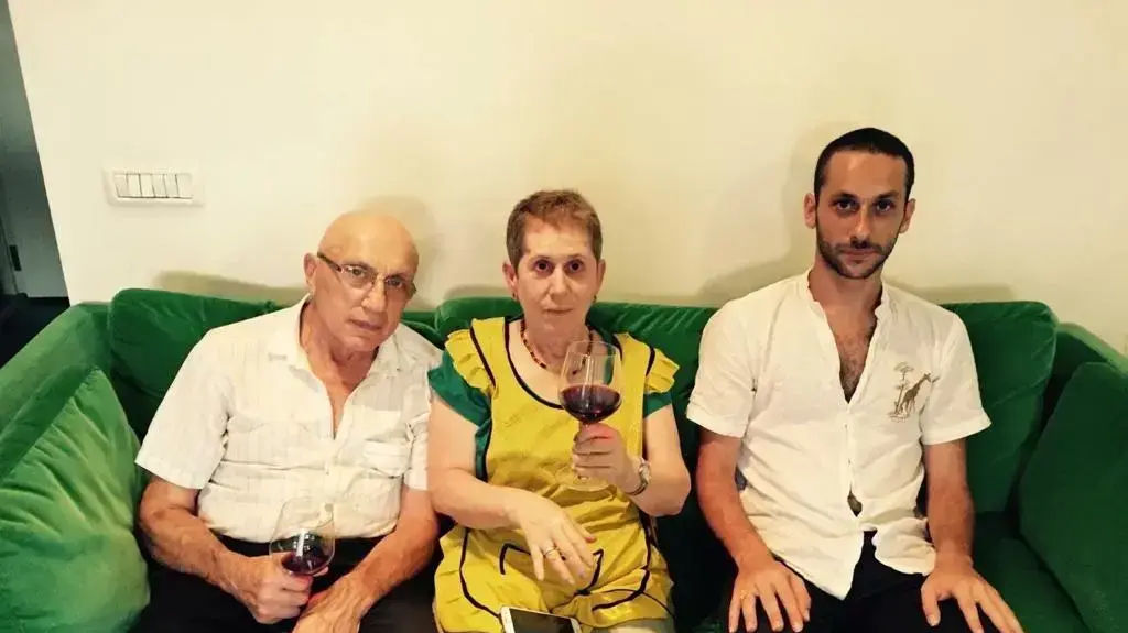 האמן אריאל ברונז עם הוריו, בוריס וקטיה ברונז האמן אריאל ברונז עם הוריו, בוריס וקטיה ברונז