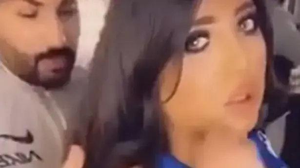 בני זוג נעצרו בגלל סרטון של הבעל מסרק את אשתו