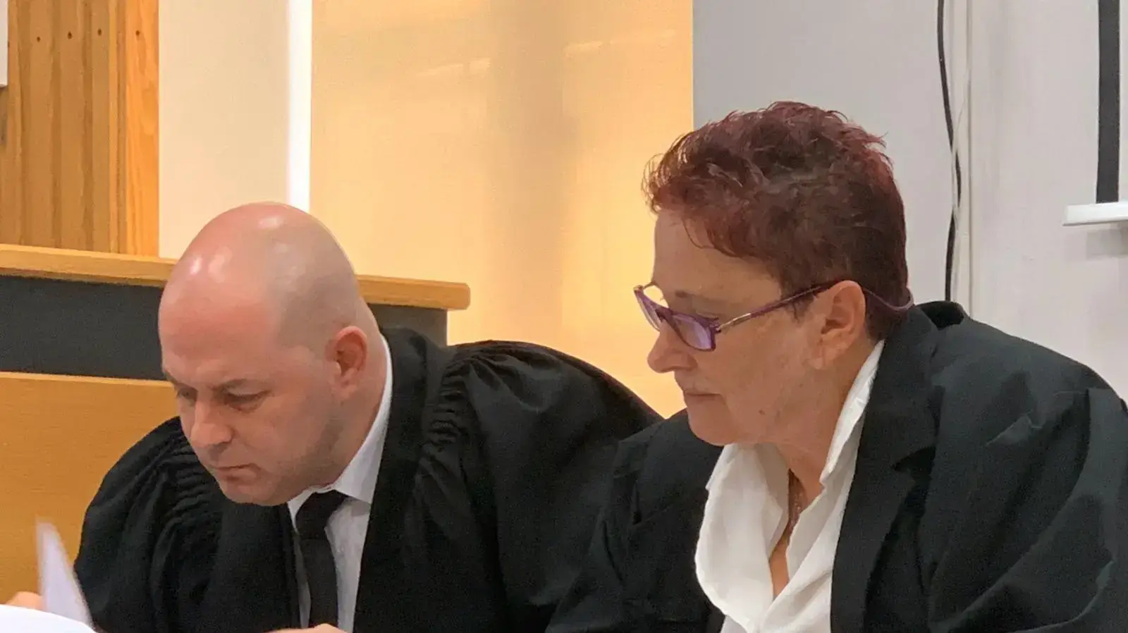 עורכי הדין תמי אולמן ויעקב שלומוביץ המייצגים את קצין חיל הים המואשם באונס, 28 ינואר 2020 עורכי הדין תמי אולמן ויעקב שלומוביץ המייצגים את קצין חיל הים המואשם באונס, 28 ינואר 2020