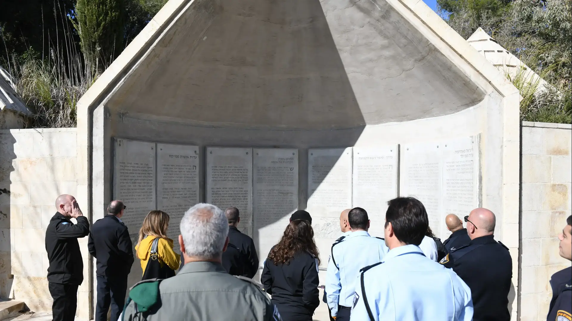 ביקור השוטרים באתר ההנצחה ליוצאי אתיופיה בהר הרצל בירושלים, 28 בינואר 2020 ביקור השוטרים באתר ההנצחה ליוצאי אתיופיה בהר הרצל בירושלים, 28 בינואר 2020